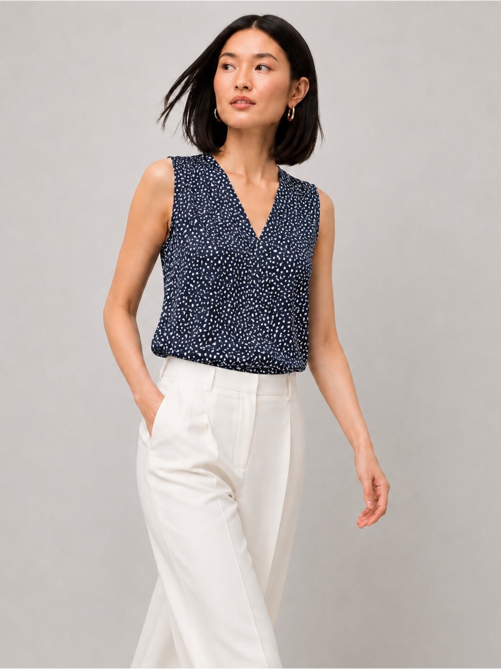 Banana Republic NWT Preppy Navy Print High Low Piped V-Neck Sleeveless Blouse M